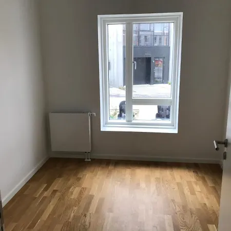 Single In Shared With Single Bed Apartman *
